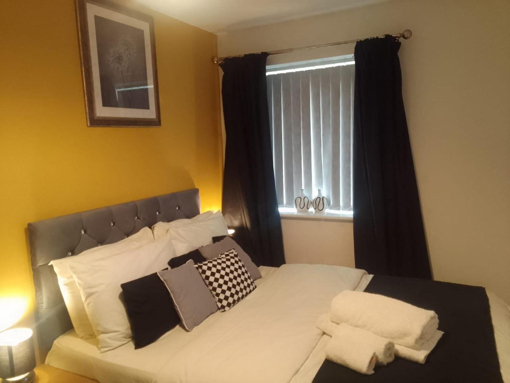 Ideal Home & Cottage Inviting 4 Bedroom Apartments Walsall Exterior foto